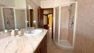 Posidonia, a 150 m de la playa