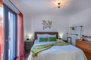 Villa Shanti, a luxurious and modern Villa surrounded by nature