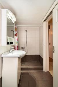 Casa Del Guerriero, Athens