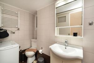 Casa Del Guerriero, Athens