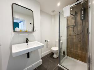 Deluxe Suite with Sea View room in Delmont Hotel