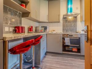 Charming Home Garden Family-Friendly Telford - Pass the Keys