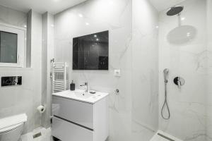 Hi end Pagrati 2bdr apartment !