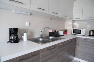 Modern spacious apartment located in Piraeus (B8)