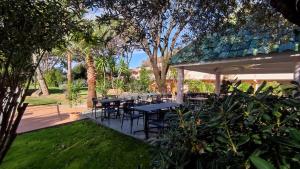 Hotels Kyriad Cannes - Mandelieu : photos des chambres