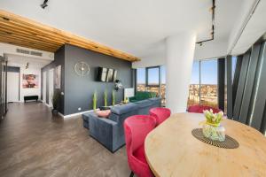 ANS Hanza Tower Apartment - 22nd floor with city view, swimming pool, sauna, jacuzzi, viewing terrace