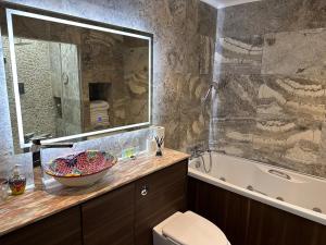 Unique Luxury Home in the heart of London. Air conditioned with private garden