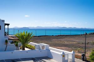 Beautiful Detached Lanzarote Villa 3 Bedrooms Villa Stacruz Bay Stunning Views & Close To Amenities Playa Blanca