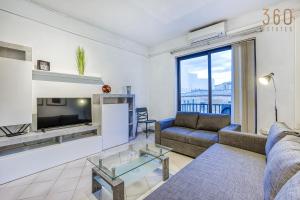 Sliema 1BR Gem, Prime Location & Balcony Views by 360 Estates