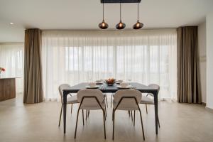 The Valley Collection - Suite B23