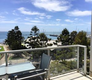 THE WATERFRONT APARTMENTS Family Executive Apartment with Bay Views located on the Geelong Waterfront - 2407