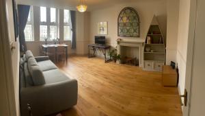 Garden View Flat on Georgian Square in Fitzrovia