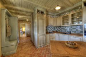 Villa Parona with private pool