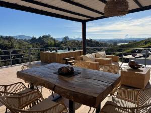 Mountain Home Close to Guatape Pueblo With Jacuzzi