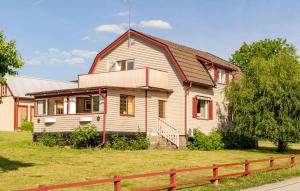 2 Bedroom Lovely Home In Kristdala