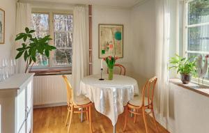 1 Bedroom Awesome Home In Stånga