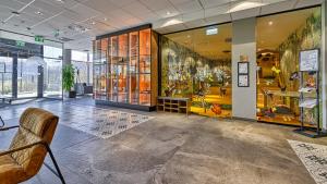 Złoty Horyzont VIP - główny budynek - z basenem, siłownią, grotą solną, bawialnią i restauracją by Royal Aparts