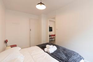 Cabana & Le Carrefour Lyonnais - Metro 5 min