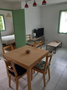 Bel appartement au bord du lac à Arreau, 40 m² avec piscine