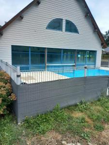 Bel appartement au bord du lac à Arreau, 40 m² avec piscine