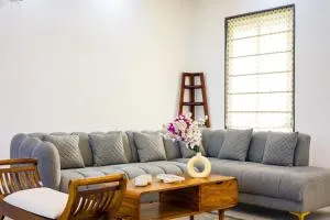 ELIVAAS AdhiVa 5-BHK Farmhouse with Private Pool, Bar & Lush Garden - Bahora