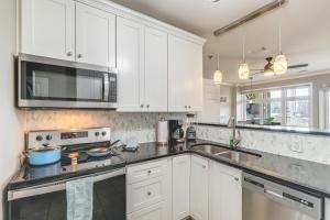 Smith Mountain Lake Retreat with Resort Amenities!