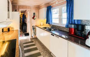 5 Bedroom Lovely Home In Tanumshede