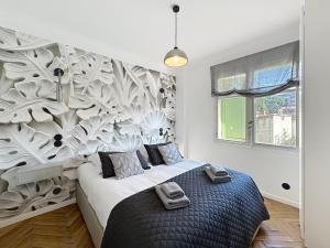 Modern 5-bedroom villa with swimming pool in Cannes