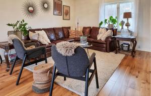 3 Bedroom Cozy Home In Alingsås