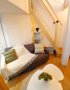 Appartements studio en mezzanine, metro et rue centrale mais calme : photos des chambres