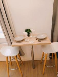 Appartements studio en mezzanine, metro et rue centrale mais calme : photos des chambres