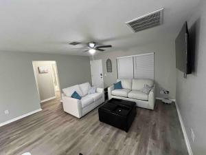 Get cozy in this Renovated home by the Villages