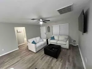 Get cozy in this Renovated home by the Villages - Weirsdale