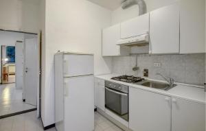 2 Bedroom Gorgeous Apartment In Recco