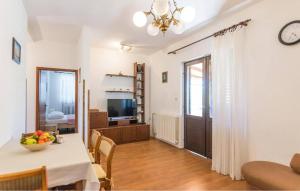 Cozy Apartment In Biograd Na Moru With Wifi