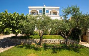 Beautiful Apartment In Novi Vinodolski