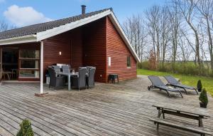 Cozy Home In Spøttrup With Sauna