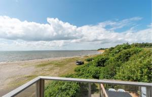 2 Bedroom Stunning Home In Øster Assels
