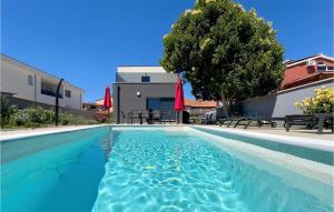 Amazing Home In Liznjan