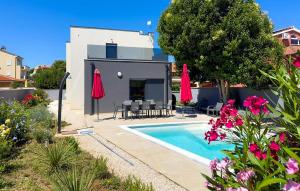 Amazing Home In Liznjan