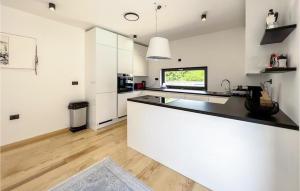 Amazing Home In Liznjan