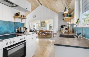 4 Bedroom Nice Home In Ebeltoft