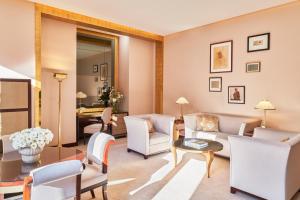 Deluxe Suite room in Hôtel Barrière Le Fouquet's