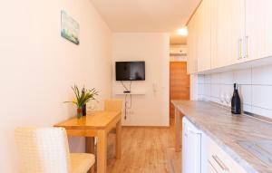 1 Bedroom Stunning Apartment In Duce