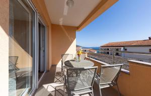 Gorgeous Apartment In Duce With Wifi