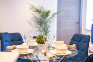 New London 2 Bedroom, 2 Bathroom Flat