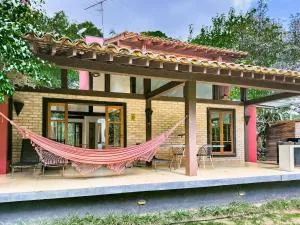 Casa na Granja Viana em frente à reserva ambiental - Carapicuíba