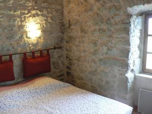 Appartements Mas en pierre XIXe, piscine et grande propriete, atelier ceramique et poterie : photos des chambres