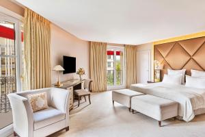 Deluxe Junior Suite room in Hôtel Barrière Le Fouquet's