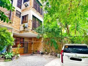 Townhouse 4BR in La Guardia near IT Park Cebu City - 塔里萨伊